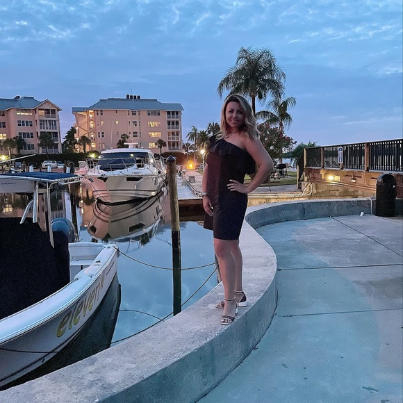 Meet your Posher, ELEN - Picture 4 of 7